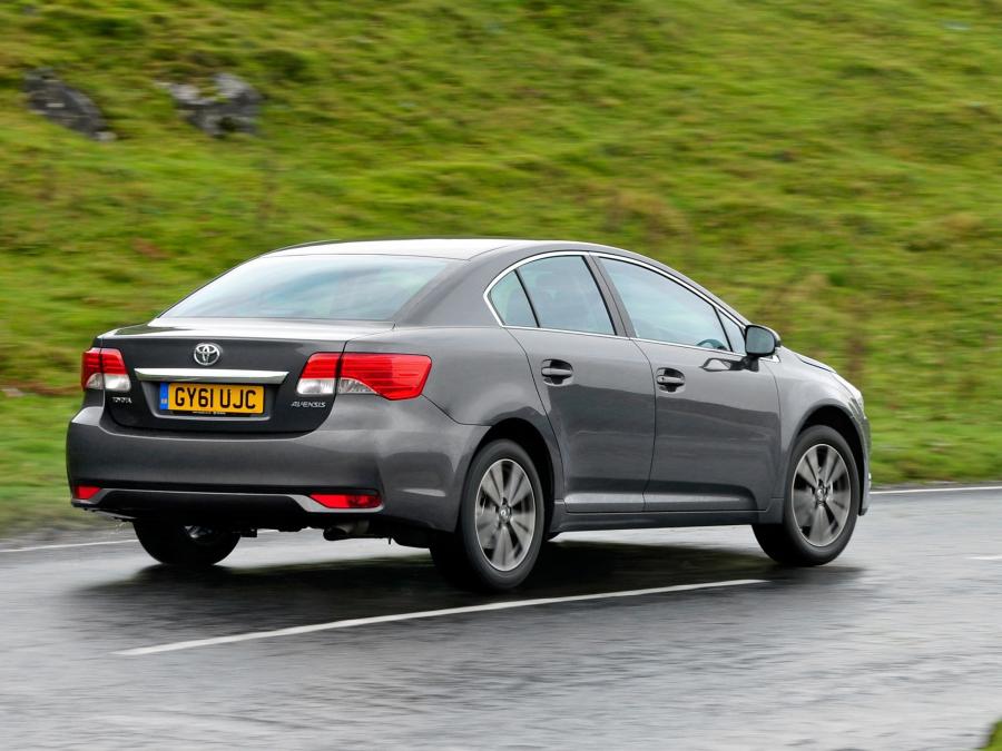  Toyota Avensis Sedan (T270) 2011 года  (UK) (фото 12 из 18)